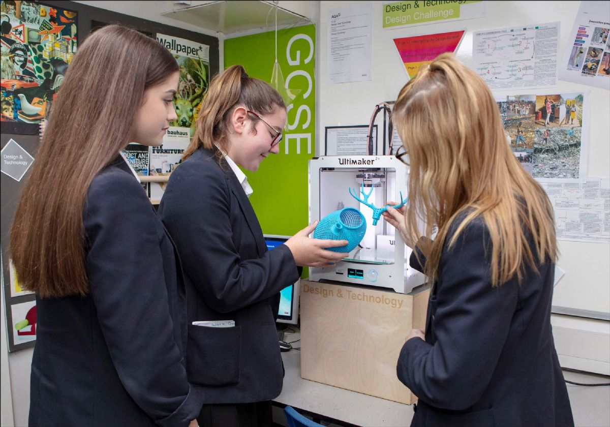Students with 3D printer